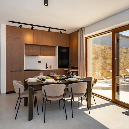 Βίλα Cortile House