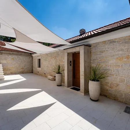 فيلة Cortile House Pridraga