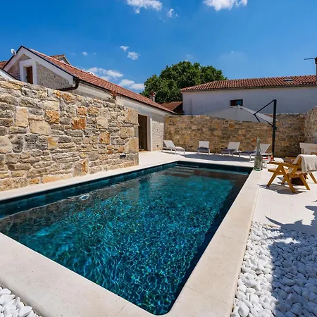 Cortile House Pridraga