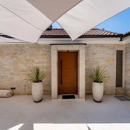 Βίλα Cortile House *