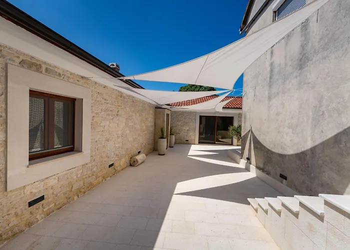 فيلة Cortile House Pridraga