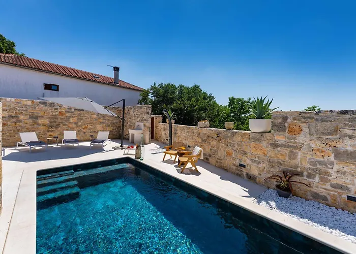 فيلة Cortile House
