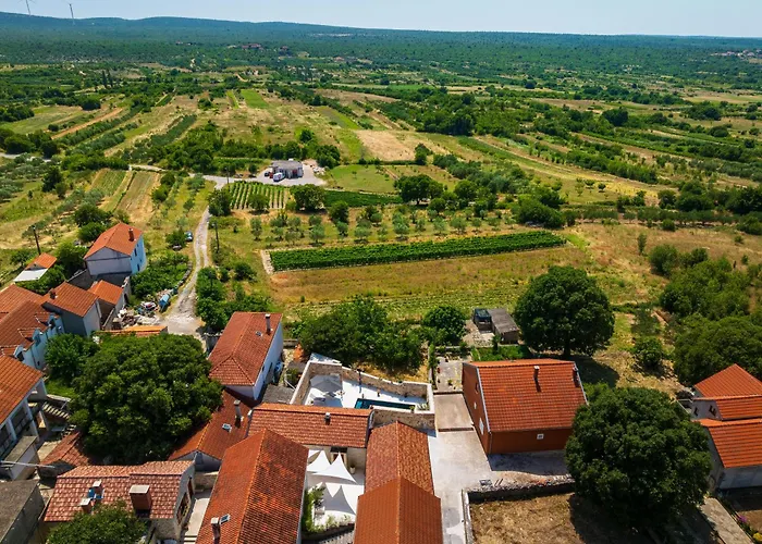 Cortile House Pridraga