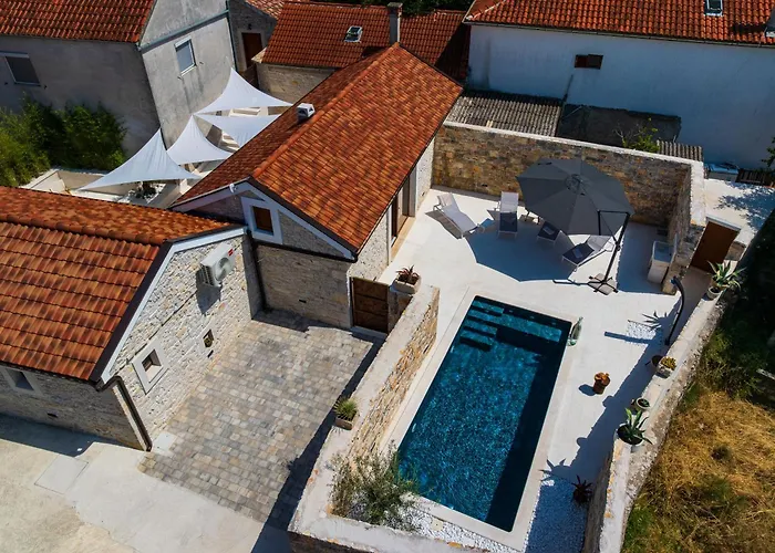 فيلة Cortile House