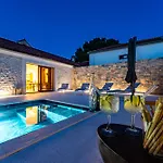 Cortile House Vila