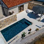 Cortile House Vila