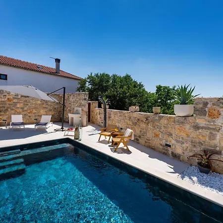 Βίλα Cortile House